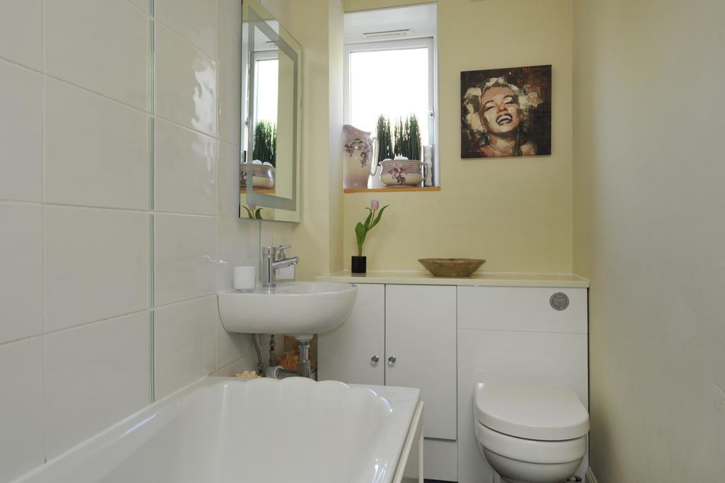 Kensington Court Apartment Bath Exterior photo